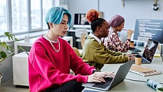 Les entreprises licencient les employés de la génération Z en raison de l'insatisfaction croissante à l'égard des jeunes diplômés