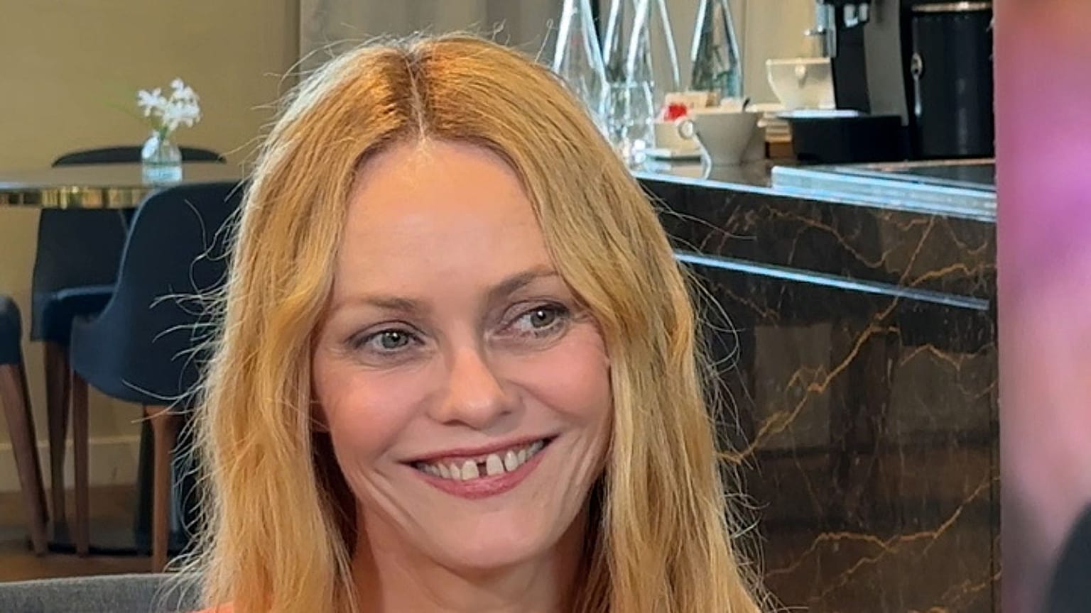  Vanessa Paradis zenei álmairól és mesterséges intelligencia rémálmairól beszél - Lyon, 13/10/24
