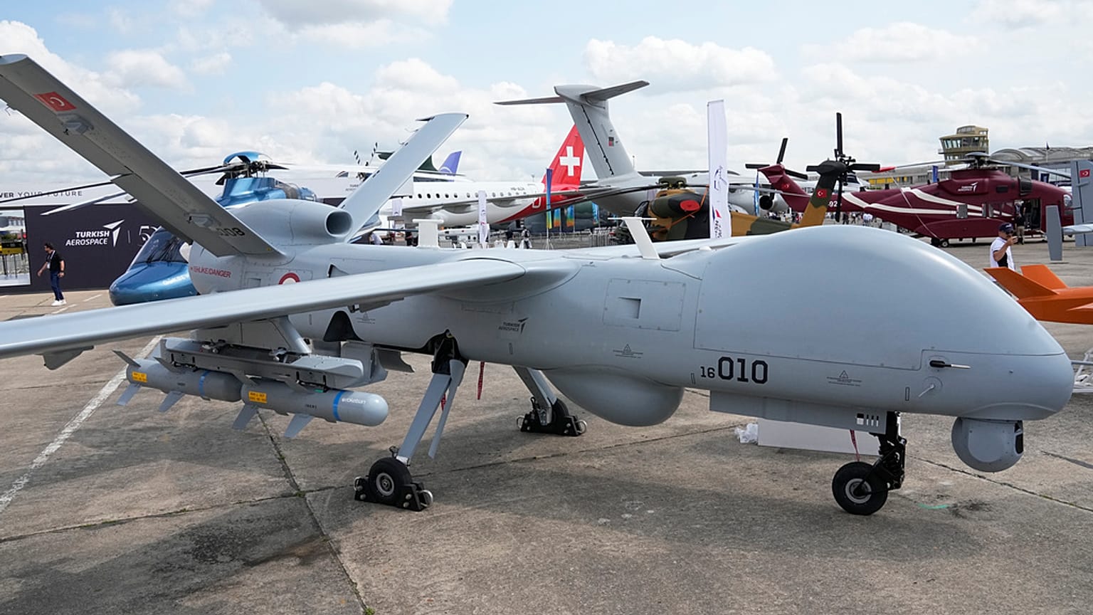 Türk yapımı bir drone Fransa'nın başkenti Paris'te sergileniyor, 21 Haziran 2023