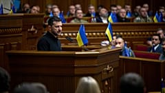 Zelenskyy apresenta "plano de vitória" aos deputados ucranianos após receção morna no Ocidente
