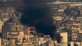 Μάυρος καπνός αναδύεται πάνω από την Βηρυτό μετά από ισραηλινό πλήγμα