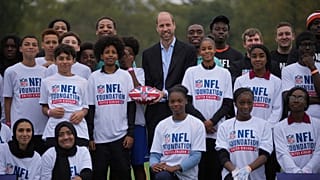 El príncipe Guillermo asiste a un acto de la Fundación NFL en Londres