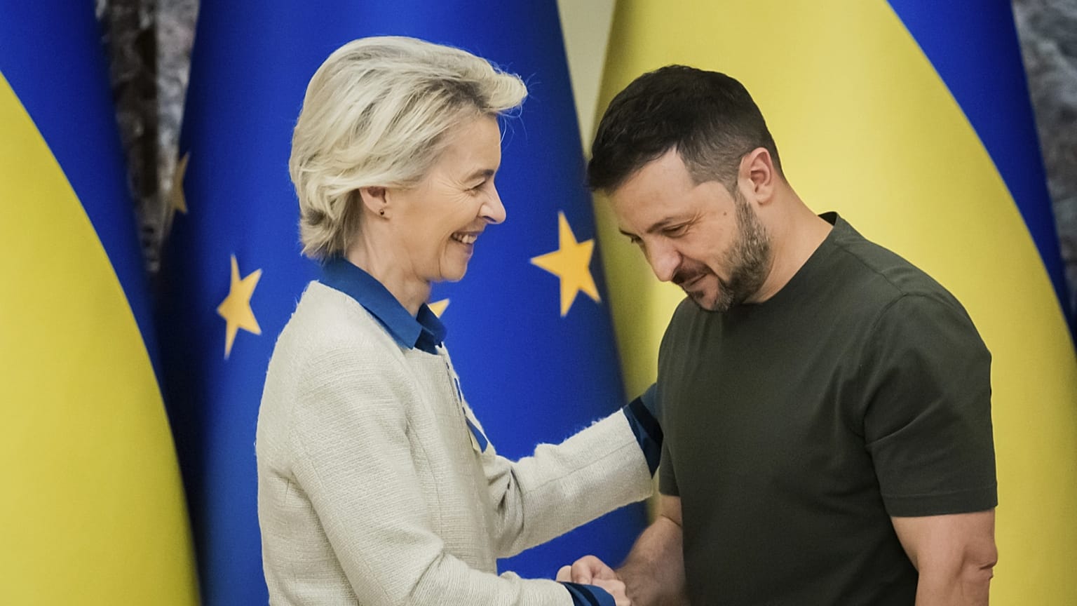 Von der Leyen bizottsági elnök és Zelenszkij ukrán elnök februárban, Kijevben
