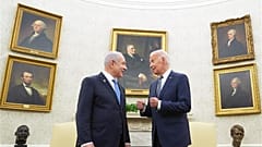 الرئيس جو بايدن يتحدث مع رئيس الوزراء الإسرائيلي بنيامين نتنياهو في المكتب البيضاوي في البيت الأبيض في واشنطن، 25 يوليو 2024