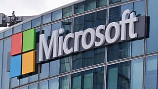 Το λογότυπο της Microsoft στο Issy-les-Moulineaux, έξω από το Παρίσι, Γαλλία.