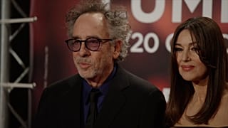 Tim Burton et Monica Bellucci lors de l'ouverture du festival lumière le 12 octobre 2024