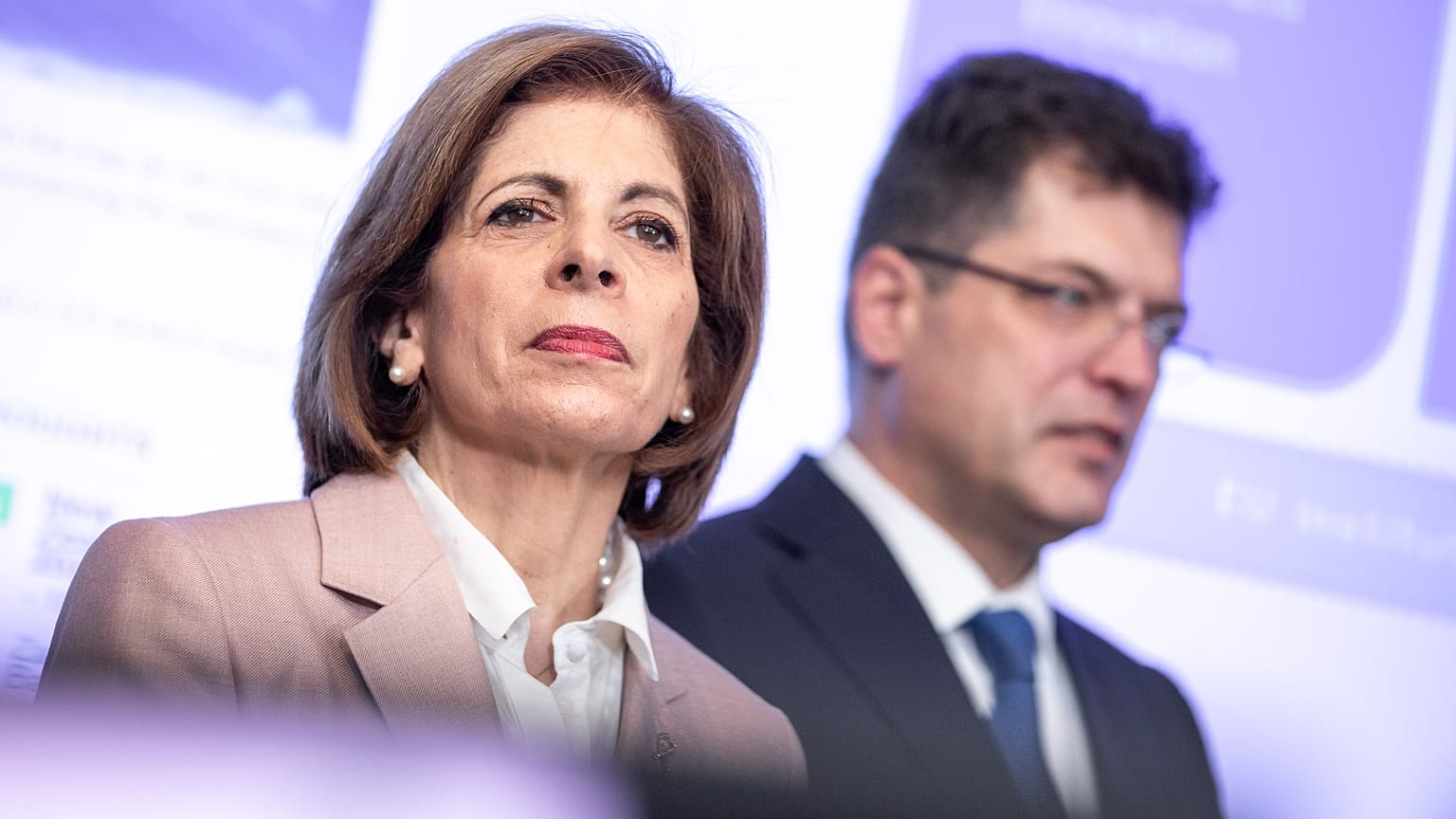 Bunun üzerine AB Sağlıktan sorumlu Komisyon Üyesi Stella Kyriakides ve Kriz Yönetiminden sorumlu Komisyon Üyesi Janez Lenarčič AB üye ülkelerini Lübnan'a yardım sağlamaya çağırdı.