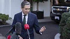 El primer ministro de Irlanda, Simon Harris, habla tras reunirse con el presidente Joe Biden en la Casa Blanca en Washington, el 9 de octubre de 2024. 