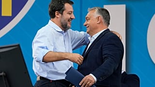 O líder da Liga Italiana, Matteo Salvini, e o primeiro-ministro húngaro, Viktor Orban,