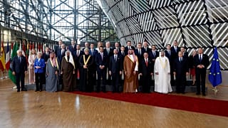 رؤساء دول الاتحاد الأوروبي يقفون مع نظرائهم من دول الخليج خلال صورة جماعية في اجتماع مجلس التعاون الخليجي الأوروبي في بروكسل، بلجيكا، الأربعاء، 16 أكتوبر/تشرين الأول 2024. 