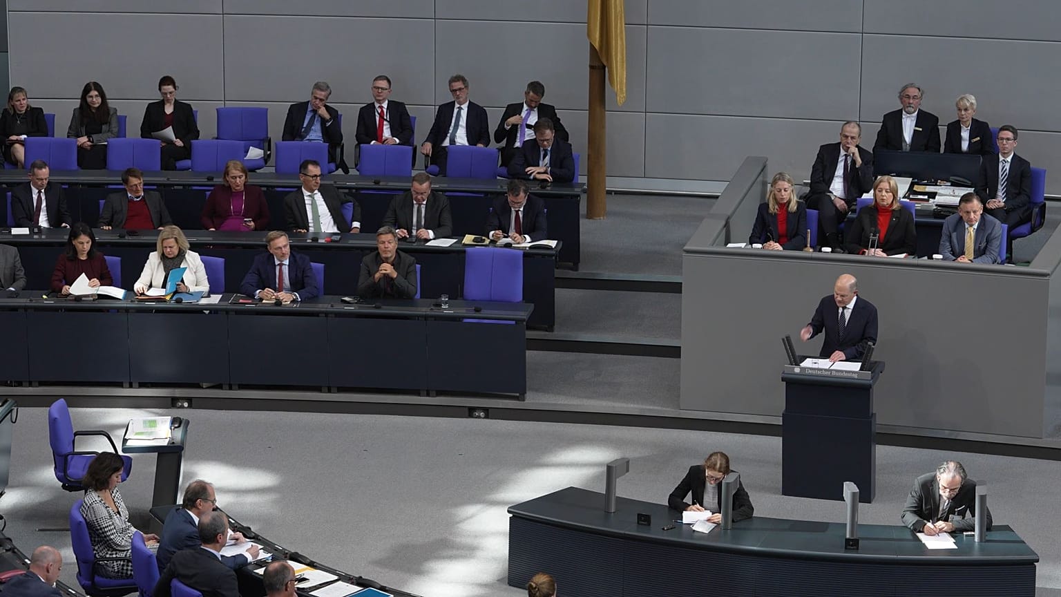 Almanya Başbakanı Olaf Scholz Alman parlamentosunda konuşuyor