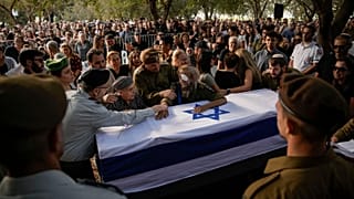 تشییع جنازه سربازان اسرائیلی که در حمله پهپادی حزب‌الله لبنان به جنوب حیفا کشته شدند