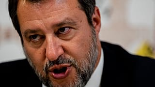 O ministro italiano das Infra-estruturas, Matteo Salvini, fala durante uma conferência de imprensa na sede da Associação da Imprensa Estrangeira em Roma, quinta-feira, 26 de setembro de 2024.