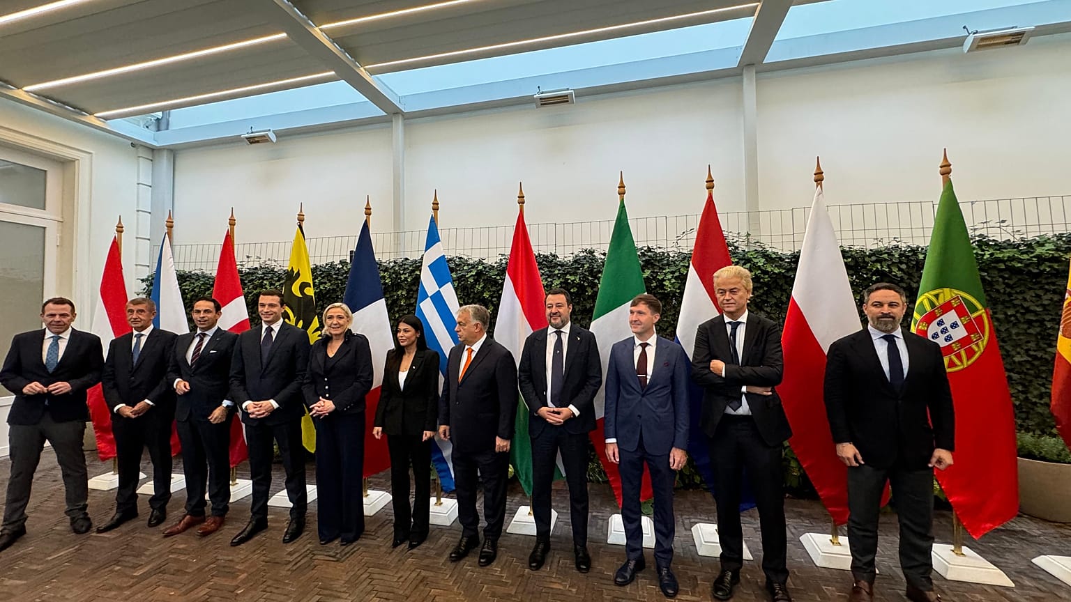 Aşırı sağcı Vatanseverler grubunun liderleri Brüksel'de bir araya geldi, 17 Ekim 2024