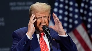 O candidato presidencial republicano, o antigo Presidente Donald Trump, discursa num evento de campanha em Atlanta, Geórgia.