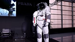 Prada ve Axiom Space, Artemis III Ay misyonu için uzay giysisini tanıttı.