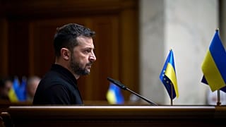 الأوكراني فولوديمير زيلينسكي في البرلمان الأوكراني في كييف، أوكرانيا. 