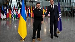 Volodímir Zelenski (izquierda) y Mark Rutte (derecha).