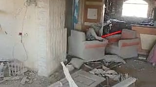 Яхья Синвар пытается сбить дрон палкой