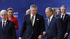 Donald Tusk Ribert Fico szlovák miniszterelnökkel a brüsszeli EU-csúcson