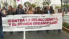 Χιλιάδες εργαζόμενοι, δάσκαλοι και ομάδες ιθαγενών διαδήλωσαν στη Λίμα, 17 Οκτωβρίου 2024