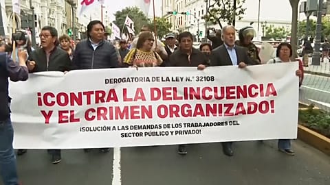 Des milliers de travailleurs, d’enseignants et de groupes indigènes ont manifesté à Lima, 17 octobre 2024