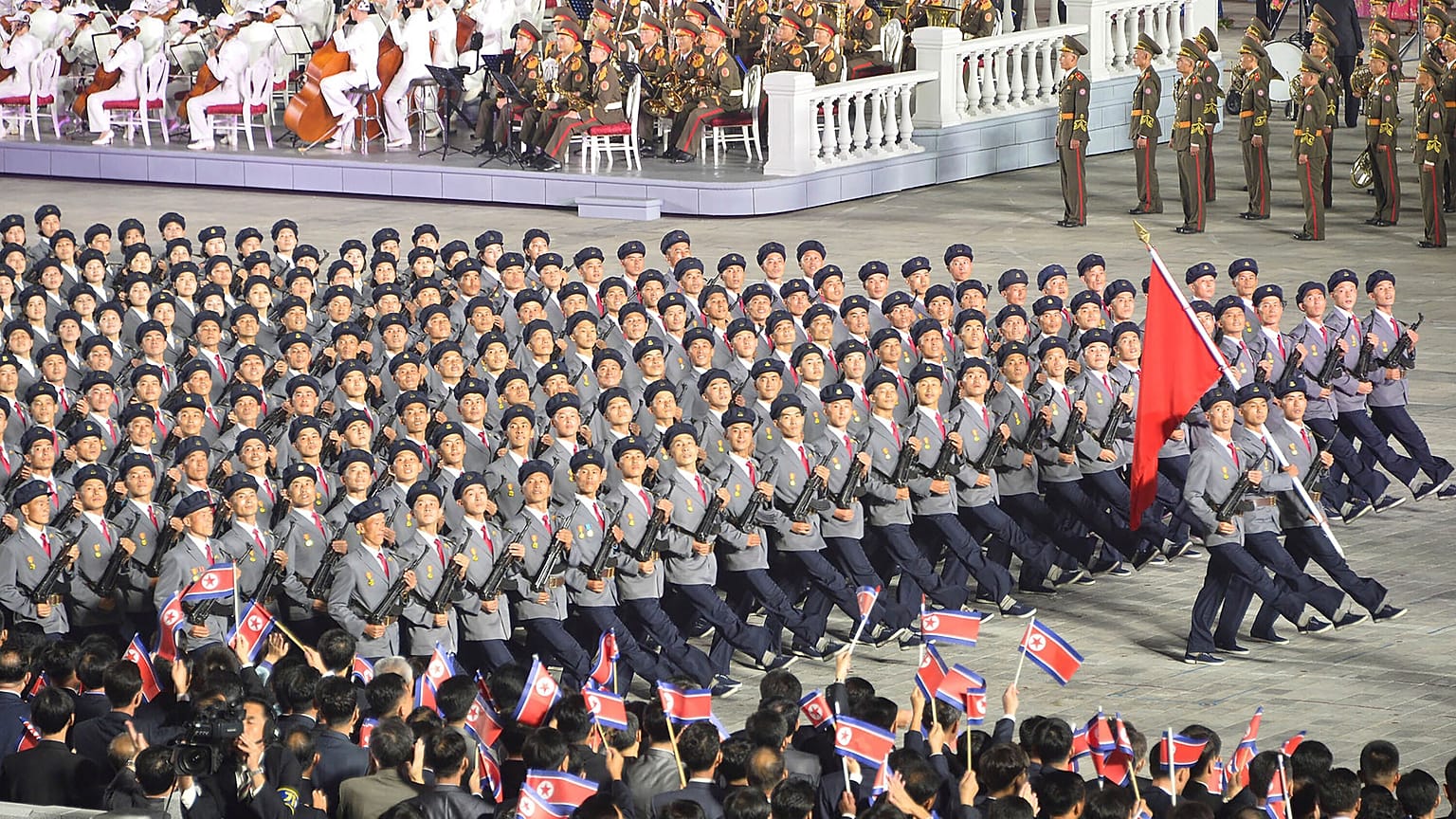 Le truppe nordcoreane sfilano durante la celebrazione del 73° anniversario della nazione a Pyongyang, 9 settembre 2021