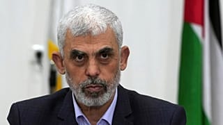 Sinvar, 2011'de kaçırılan bir İsrail askeri karşılığında yapılan esir takasında 1.026 kişiyle birlikte serbest bırakılana kadar 22 yıl hapis yatmıştı.