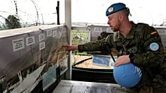 Ειρηνοφύλακας της UNIFIL σε πύργο παρατήρησης στο λιβανέζικο χωριό Abbassiyeh, 10 Ιανουαρίου 2024
