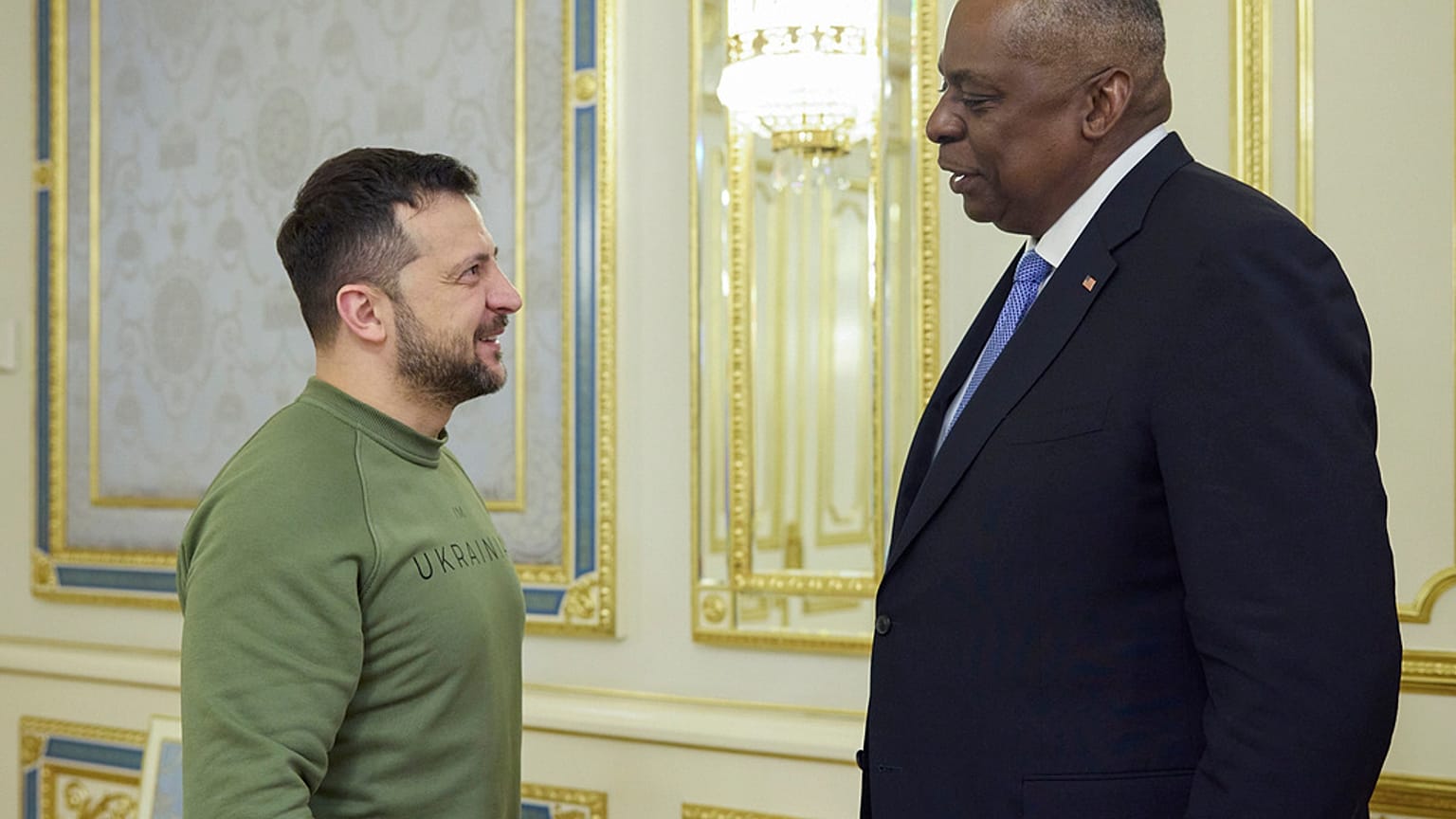 Il presidente ucraino Volodymyr Zelensky con il segretario alla Difesa Usa Lloyd Austin, Kiev, 21/10/2024
