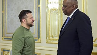 Il presidente ucraino Volodymyr Zelensky con il segretario alla Difesa Usa Lloyd Austin, Kiev, 21/10/2024