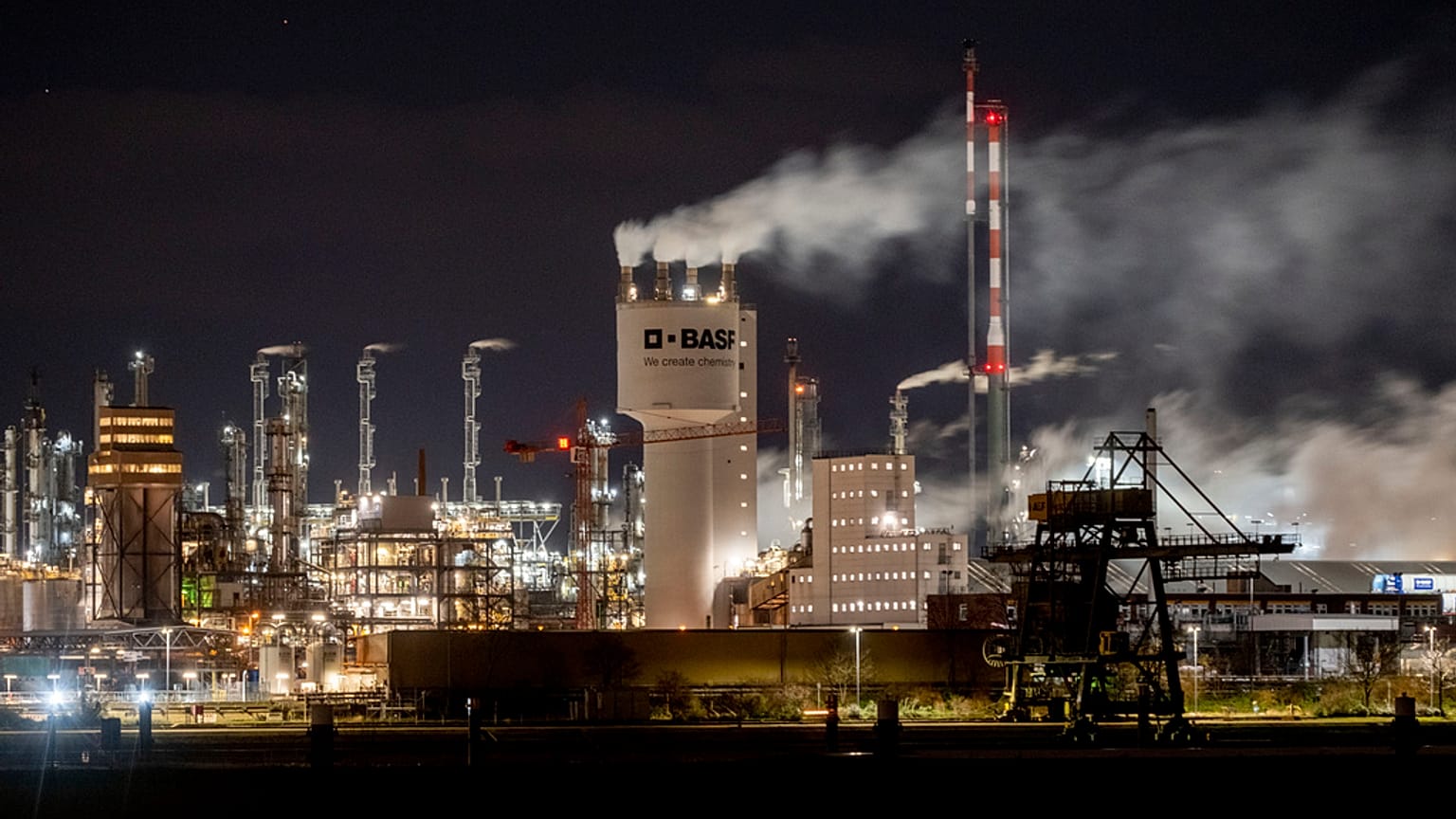 Ludwigshafen, Almanya'da bir kimya fabrikası,