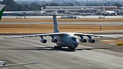 Un Ilyushin Il-76 similar al avión supuestamente derribado