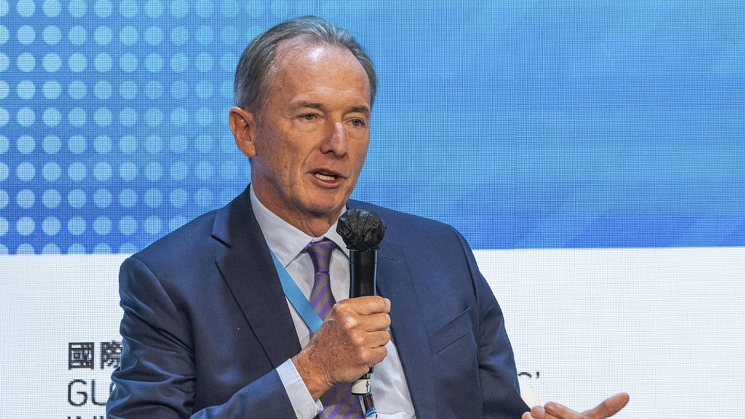 Archivo: James Gorman, entonces presidente y consejero delegado de Morgan Stanley, habla durante la Cumbre de Inversión de Líderes Financieros Mundiales en Hong Kong, en 2022.