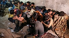 İnsan kaçakçılığı operasyonlarını durdurmak amacıyla düzenlenen operasyonda bir grup Afgan göçmeni yakalandı, Van, 21 Ağustos 2021.