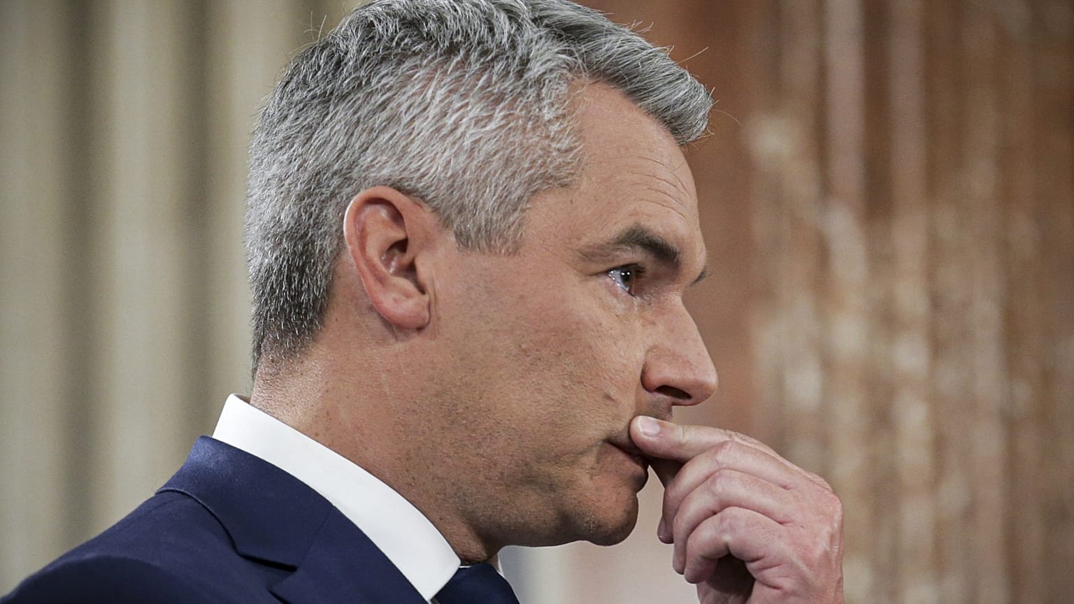Most jön a neheze: Karl Nehammernek új koalíciót kell szerveznie