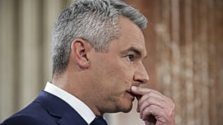 Most jön a neheze: Karl Nehammernek új koalíciót kell szerveznie