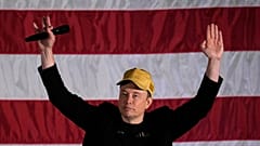 Elon Musk, Cumhuriyetçi başkan adayı eski Başkan Donald Trump'ı desteklemek üzere bir kampanya belediye binasında konuşma yapıyor.