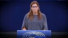 La eurodiputada Salis durante su intervención en el pleno del Parlamento Europeo del 9 de octubre