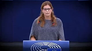 Ilaria Salis, eurodeputada do Avs, durante o seu discurso na sessão plenária do Parlamento Europeu, Estrasburgo, 9 de outubro de 2024