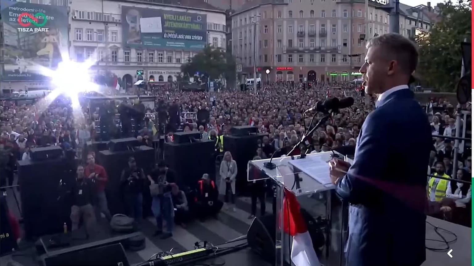 Magyar Péter a Széna téren szónokol