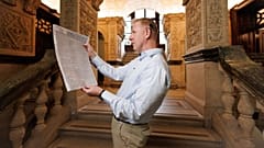 Una imagen de Brian Cleary, el historiador que encontró el manuscrito perdido.