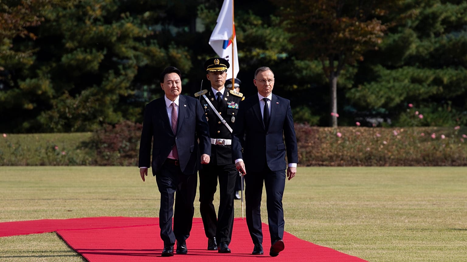 Il presidente della Corea del Sud, Yoon Suk Yeoul, e quello della Polonia, Andrzej Duda