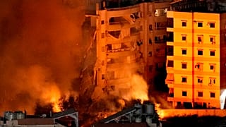 Φωτιά και καπνοί μετά από ισραηλινό πλήγμα σε κτίριο στα προάστια της Βηρυτού