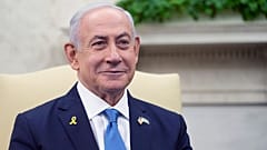 رئيس الوزراء الإسرائيلي بنيامين نتنياهو يتحدث خلال اجتماعه مع الرئيس جو بايدن في المكتب البيضاوي في البيت الأبيض في واشنطن، الخميس، 25 يوليو 2024