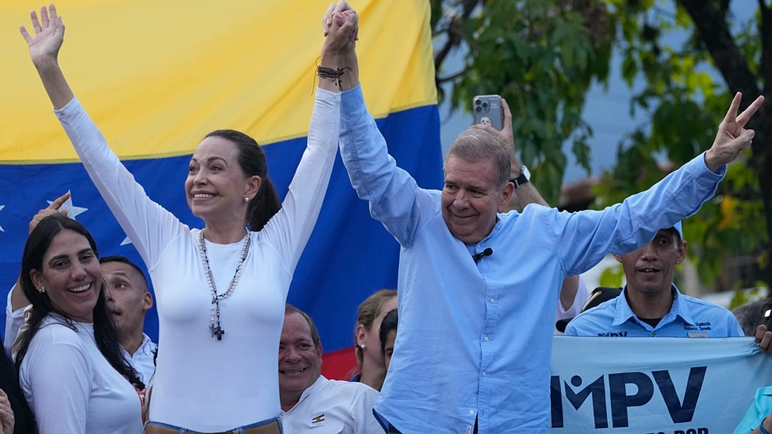 Die venezolanische Oppositionsführerin Mariana Corina Machado und Präsidentschaftskandidat Edmundo Gonzalez Urrutia auf einer Kundgebung in Guatire. 31. Mai 2024