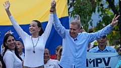 Die venezolanische Oppositionsführerin Mariana Corina Machado und Präsidentschaftskandidat Edmundo Gonzalez Urrutia auf einer Kundgebung in Guatire. 31. Mai 2024