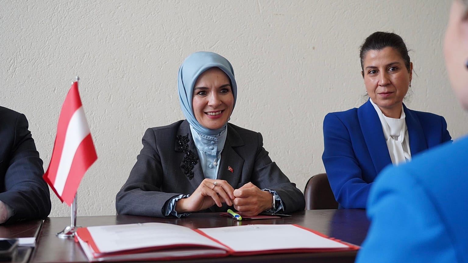 Aile ve Sosyal Hizmetler Bakanı Mahinur Özdemir Göktaş, Avusturya Kadın, Aile, Entegrasyon ve Medya Bakanı Sayın Susanne Raab ile görüşmede, 21 Ekim 2024