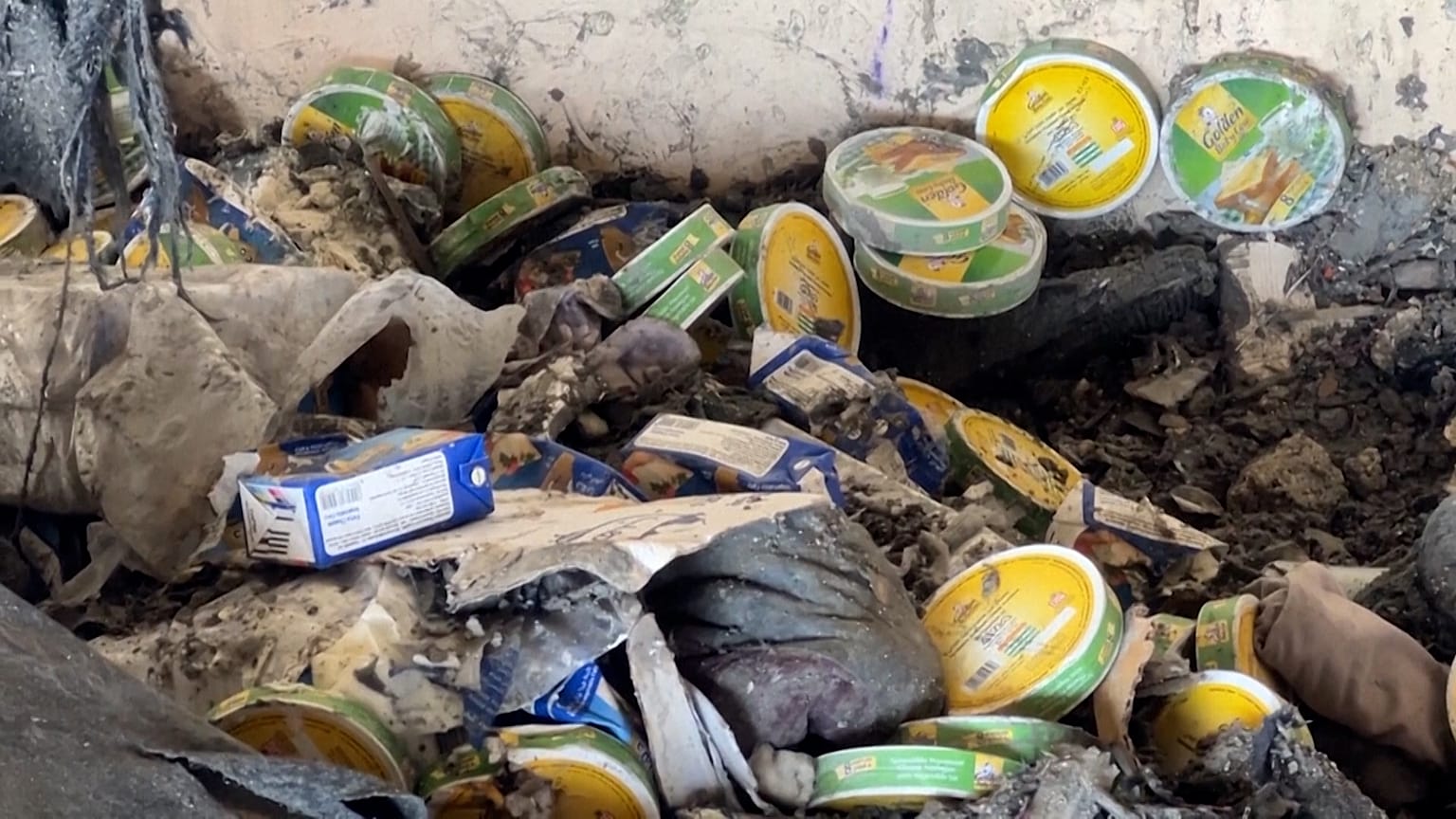 İsrail'in sığınağa dönüştürülen okula düzenlediği saldırıda en az 17 kişinin öldüğü bildirildi