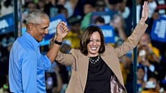 Kamala Harris junto a Barack Obama en el discurso de la vicepresidenta y candidata demócrata en Clarkston, Georgia.